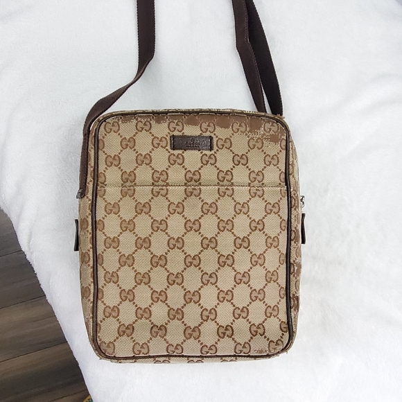 Gucci Handbags - Authentic Gucci slingbag crossbody and shoulder bag